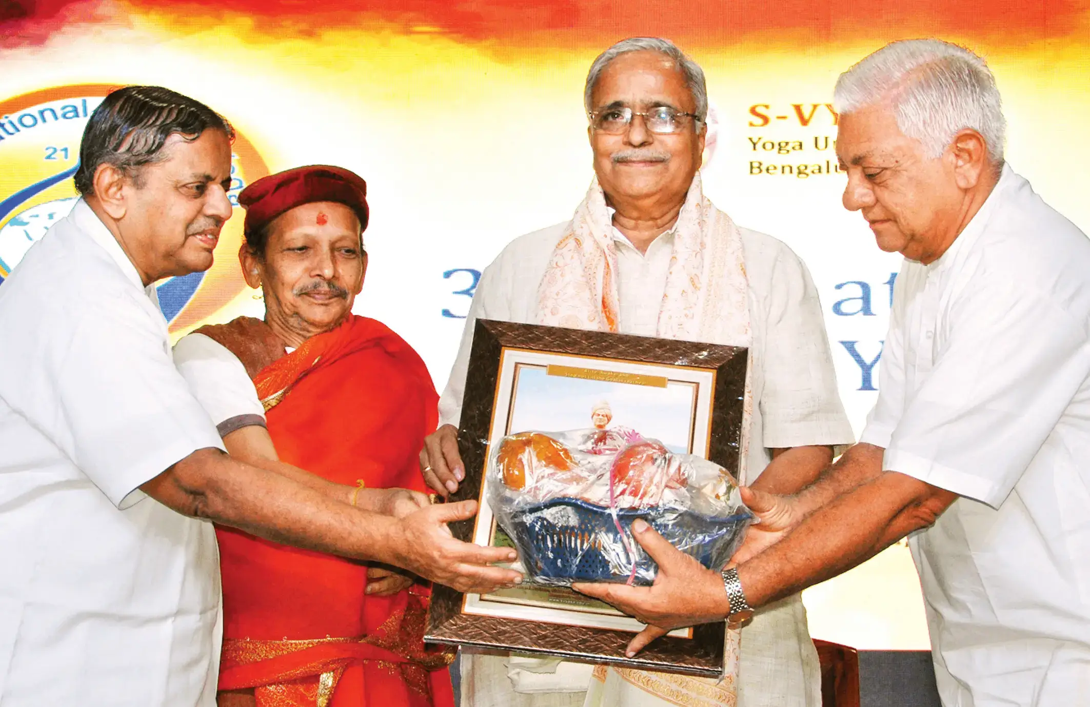 2017 – Felicitation to Shri Bhaiyyaji Sarkaryvaaha, RSS